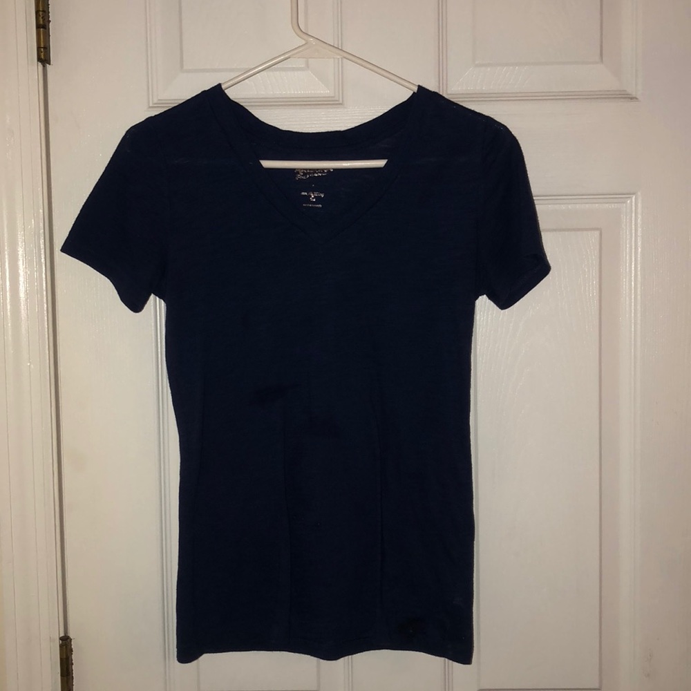 navy blue v-neck tee